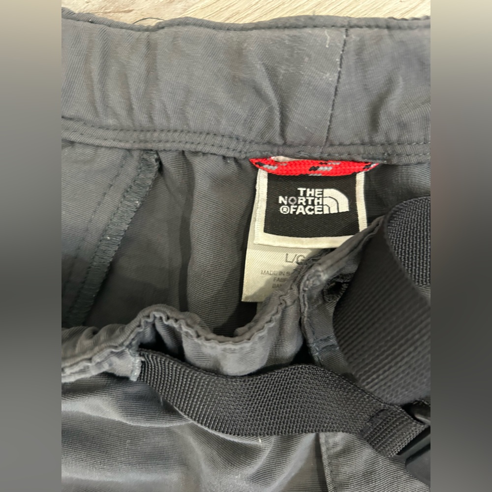 The north face TNF  gray women’s shorts -L - Picture 2 of 4